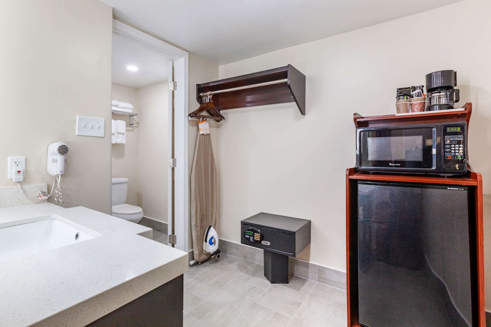 Quality Inn & Suites Goodyear - Phoenix West 17/42