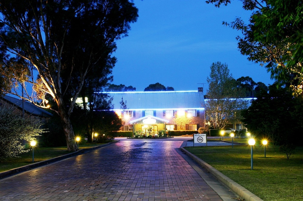 Campbelltown Colonial Motor Inn 61/68