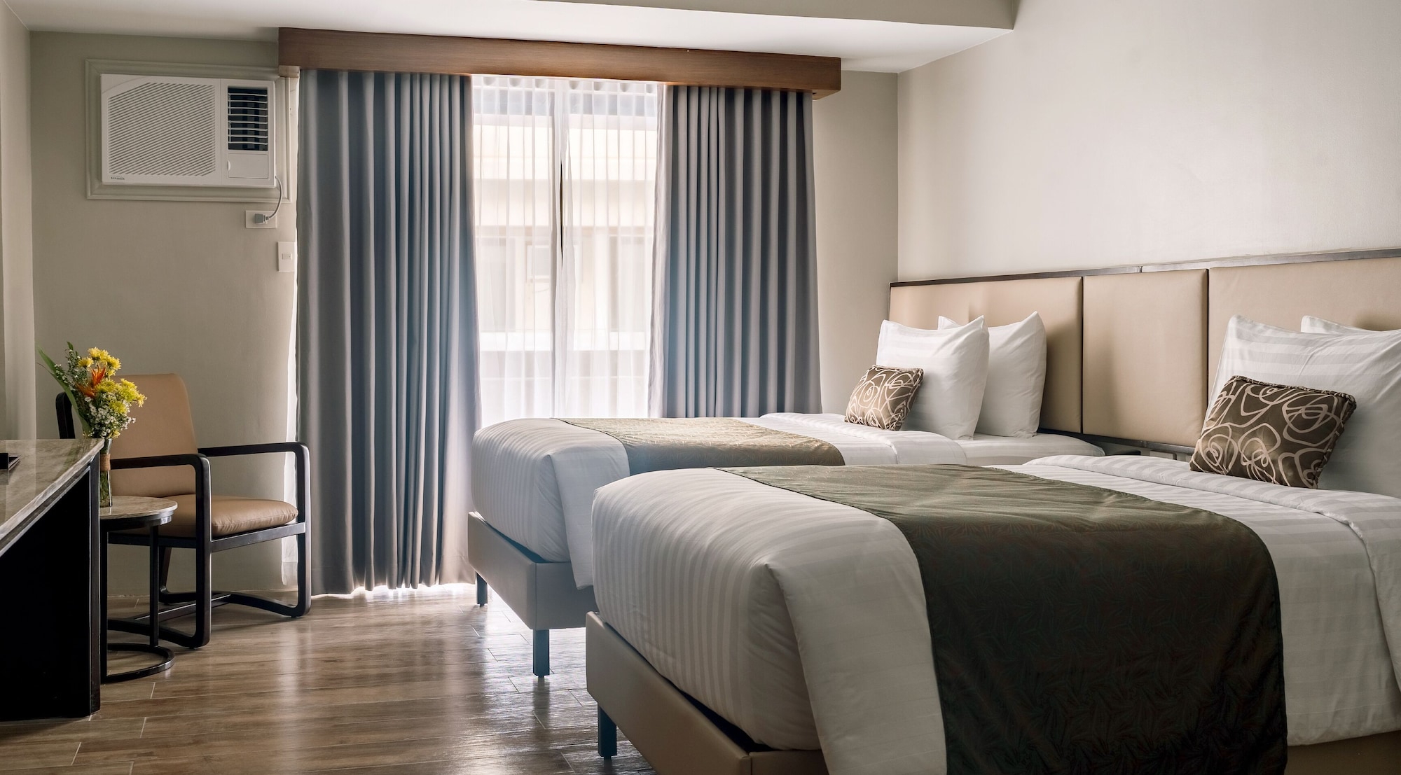 DELUXE, DOUBLE BED