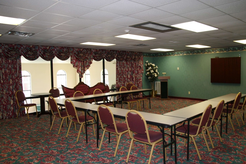 Hampton Inn Russellville 50/53