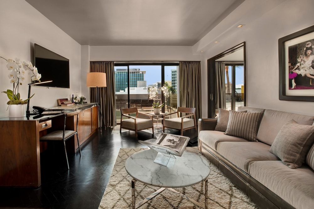 Sixty Beverly Hills 43/69