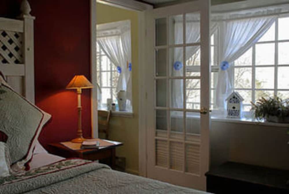 Deerhill Inn 52/77