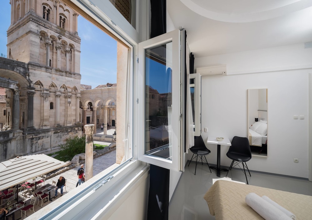 Peristil Luxury Rooms 65/67
