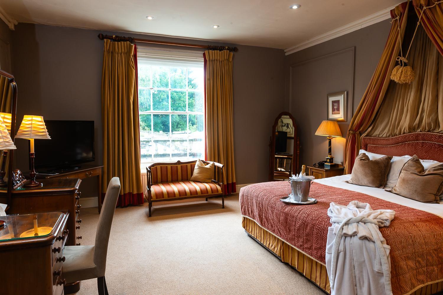 غرفة ديلوكس بسرير كينج، Rowton Hall Country House Hotel And Spa 2/4