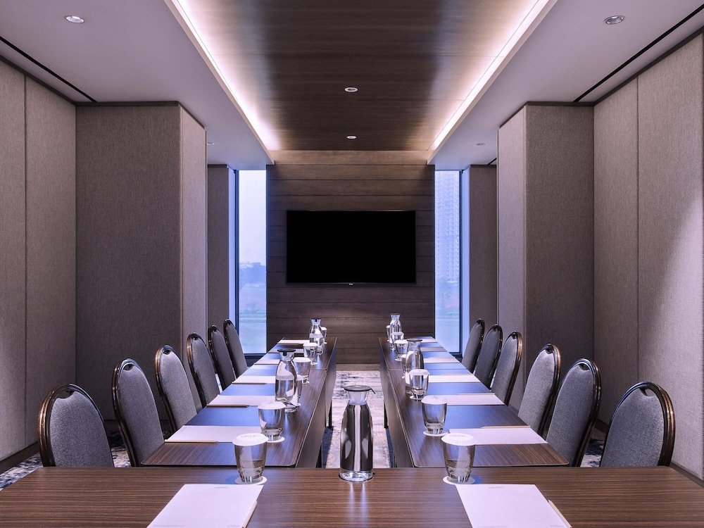 Mercure Tangerang Bsd City 57/67
