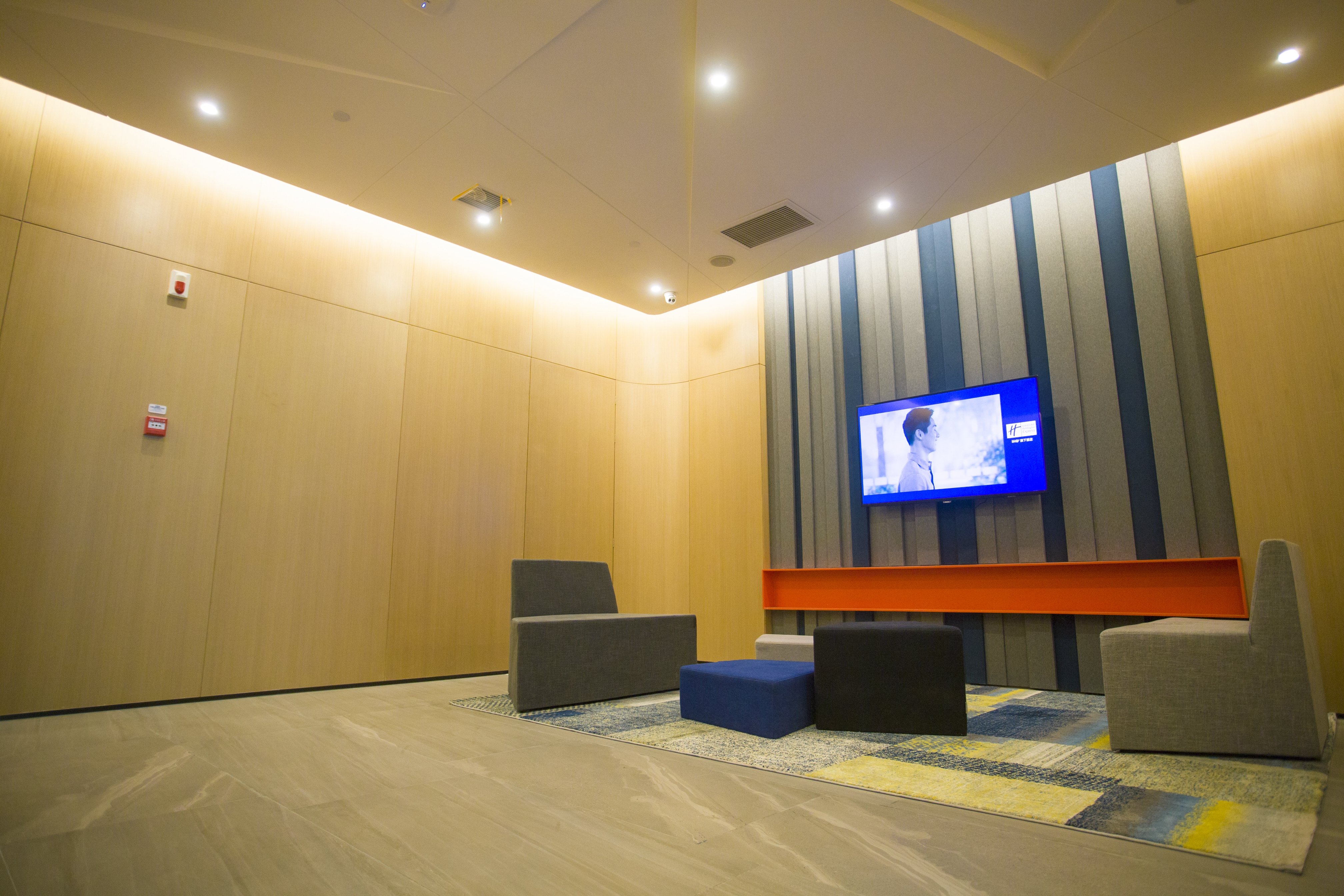 HOLIDAY INN EXPRESS SANYA BAY 41/50