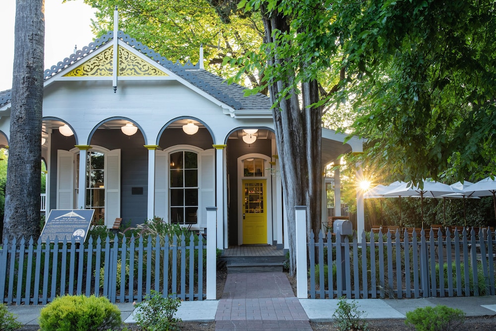 Brannan Cottage Inn 5/56