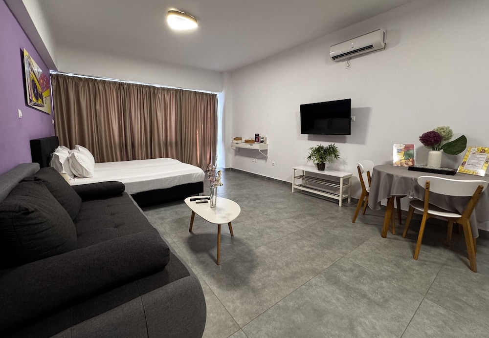 Connect Suites 27/48