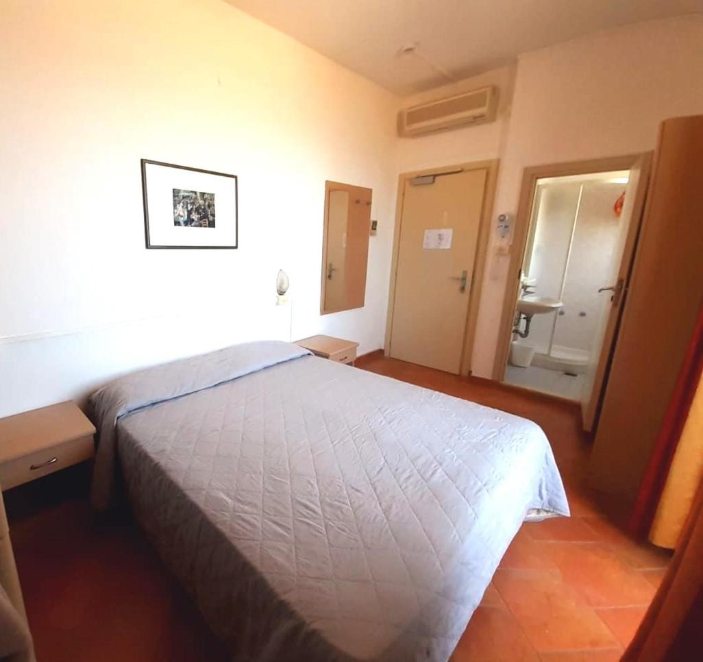 Room, Triple
