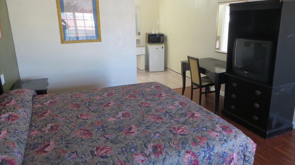 Castaway Motel 20/48