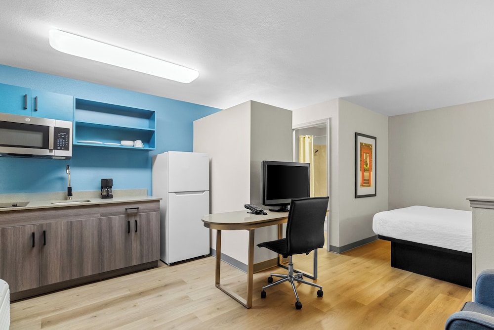 Sonesta Simply Suites Stafford 43/54