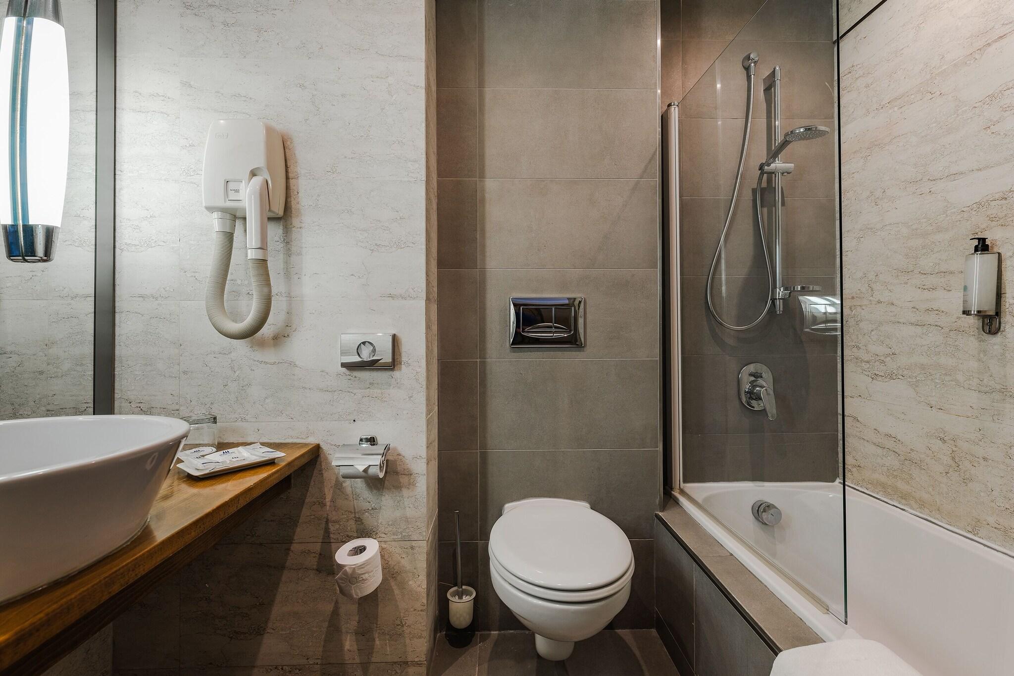 غرفة بسريرين، Maritim Antonine Hotel and Spa Malta 4/5