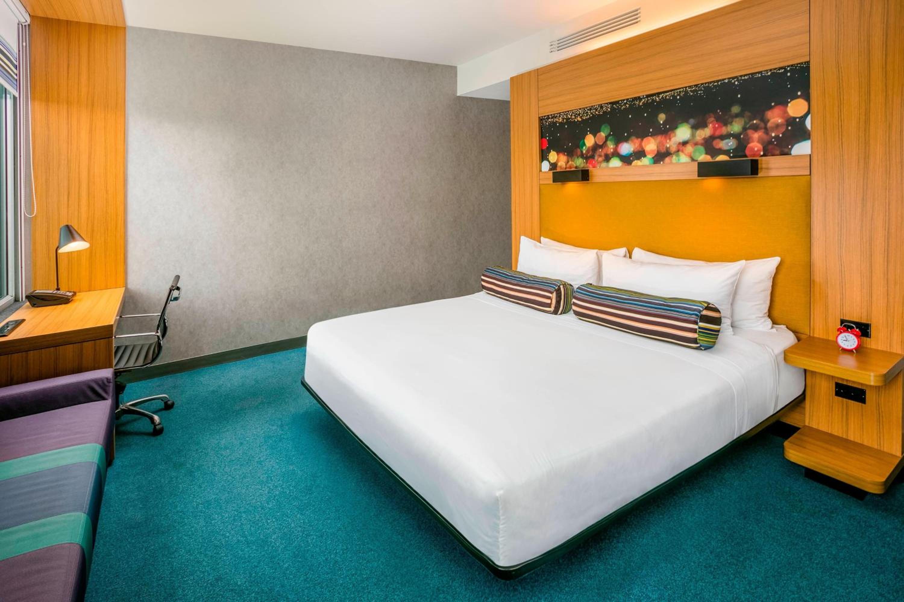 Aloft, Guest Room, King Bed