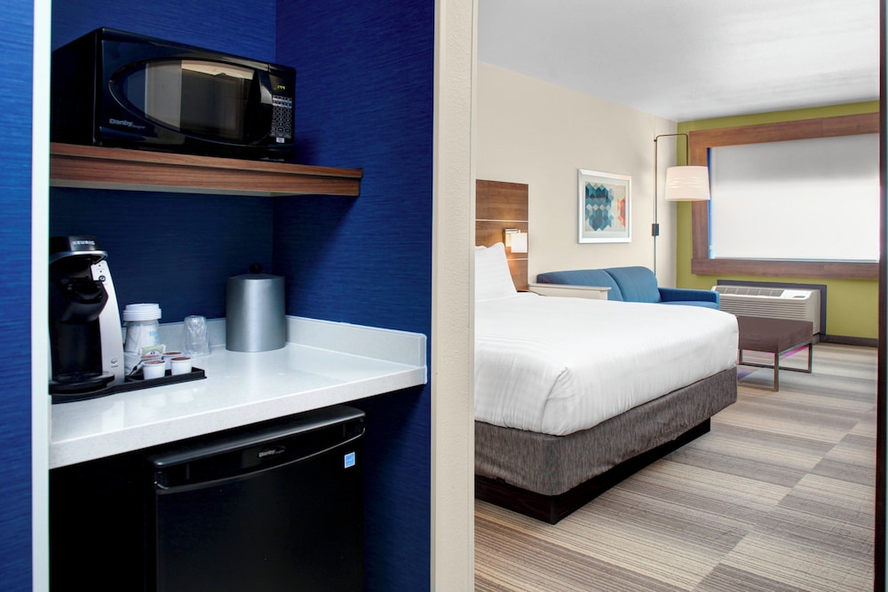 Holiday Inn Express Suites Houston Nw Cypress Grand Pky 63/63