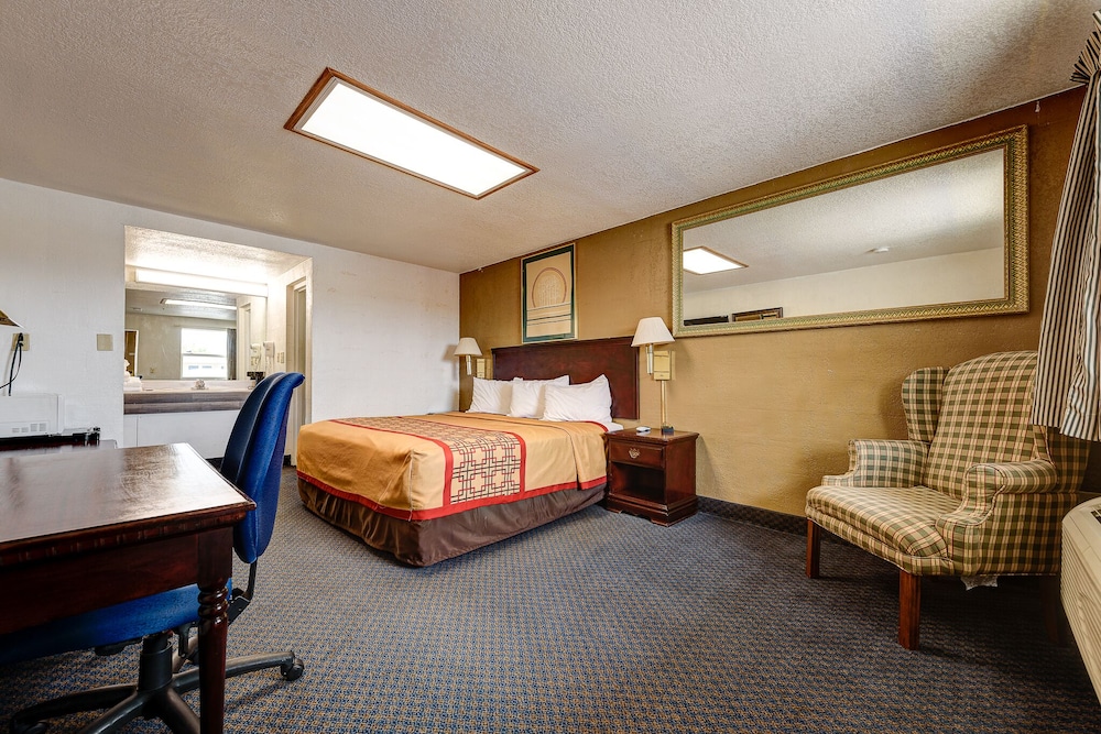 Guest Inn Rogers 33/67