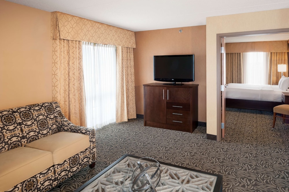 DoubleTree by Hilton Hotel Bay City - Riverfront 19/81