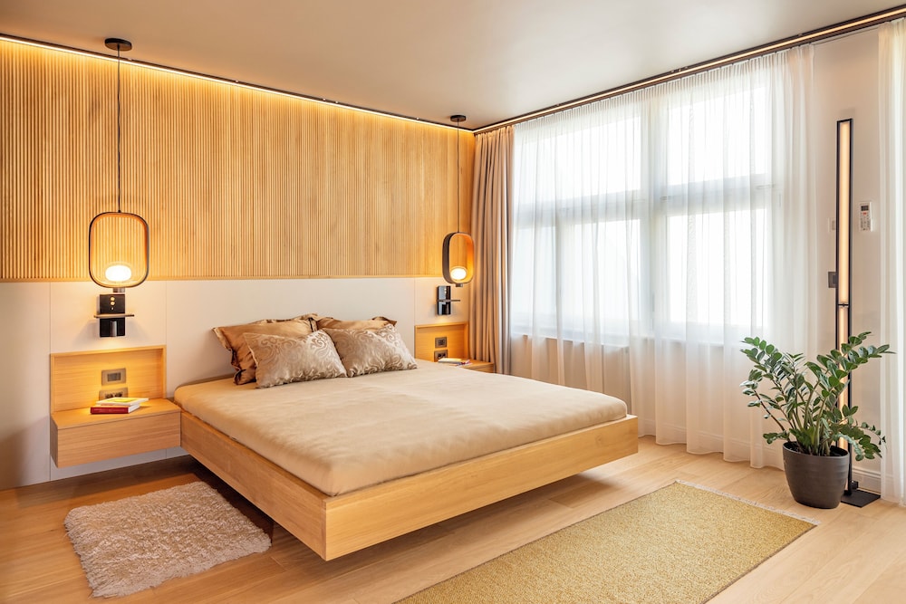 3 BEDROOMS, PREMIER, APARTMENT
