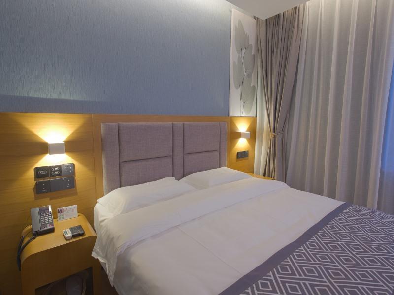 GreenTree Inn Puyang Ruifengyuan Business Hotel 11/25