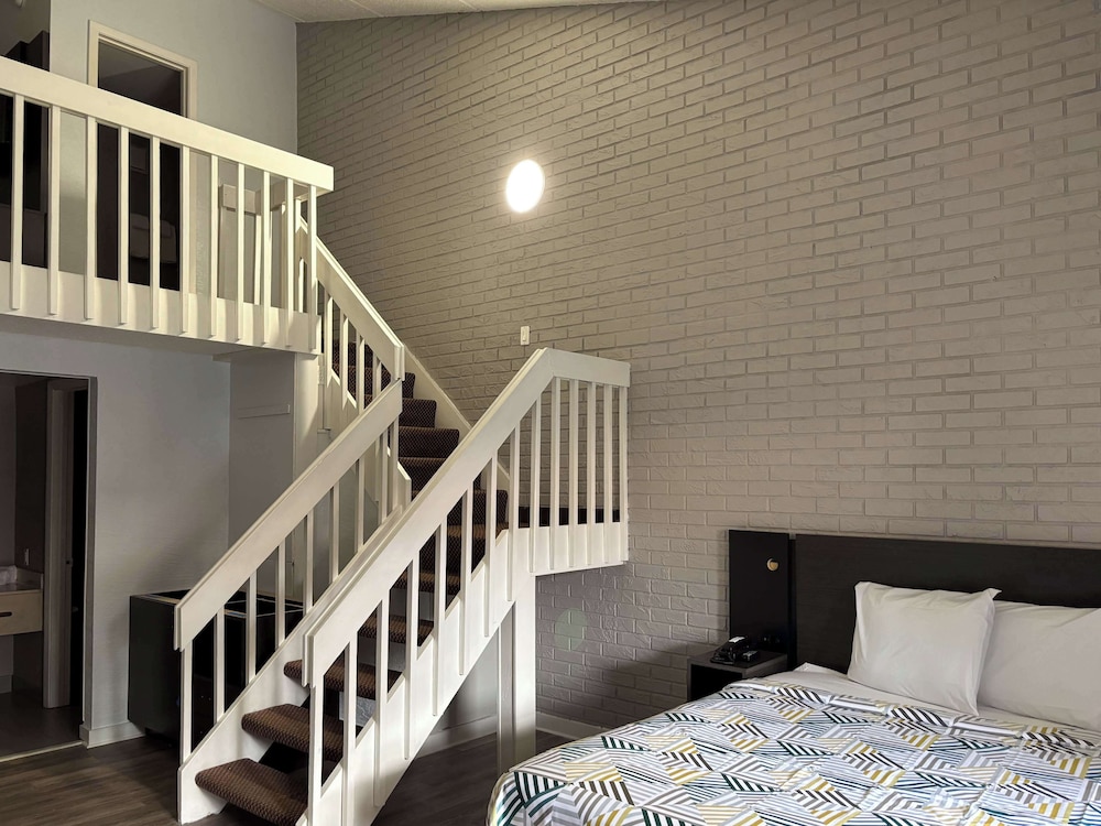 جناح بسرير كينج بمطبخ للمدخنين، Studio6 Tallahassee, FL – North Monroe 3/5