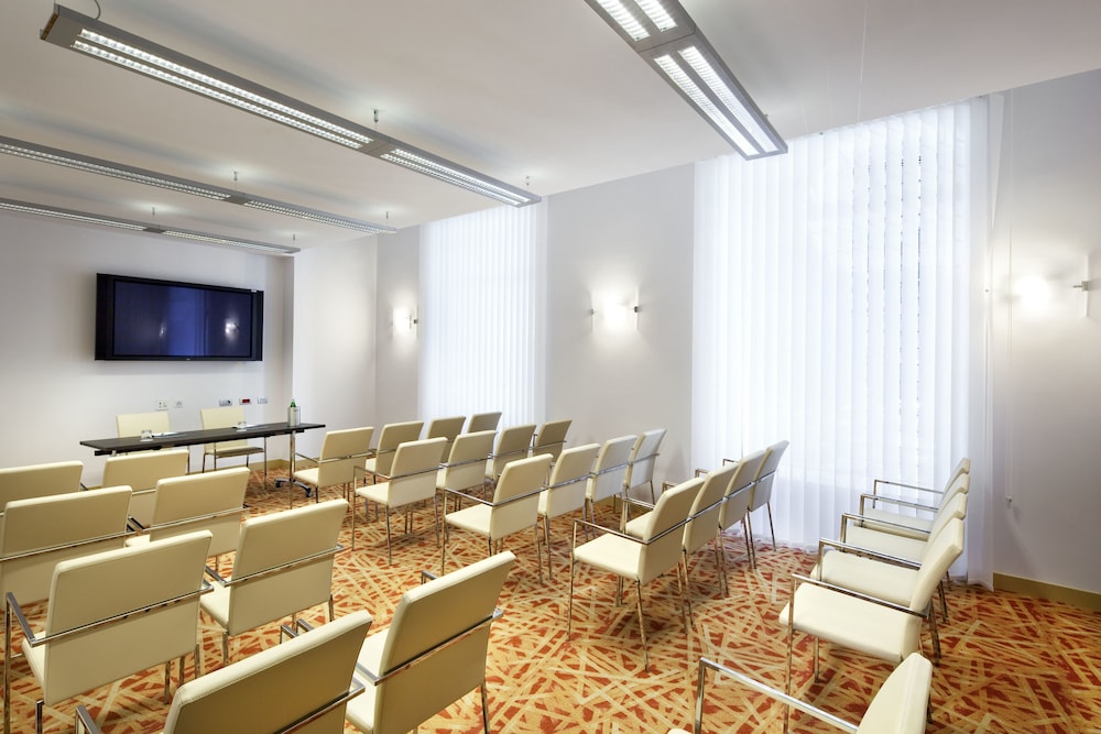 Unahotels Napoli 69/76