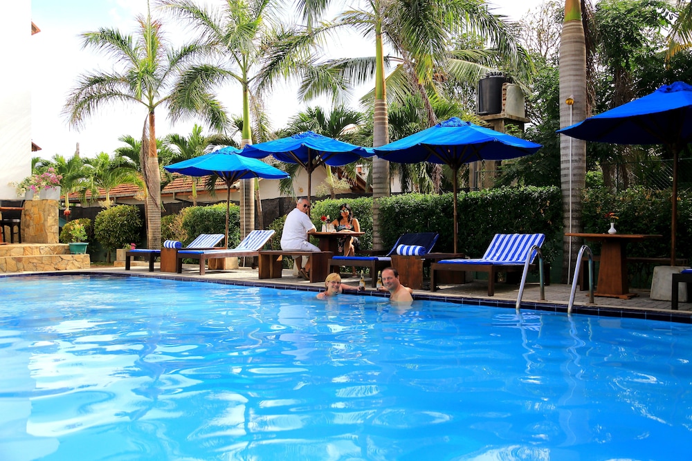 ST. LACHLAN HOTEL AND SUITES 3/64