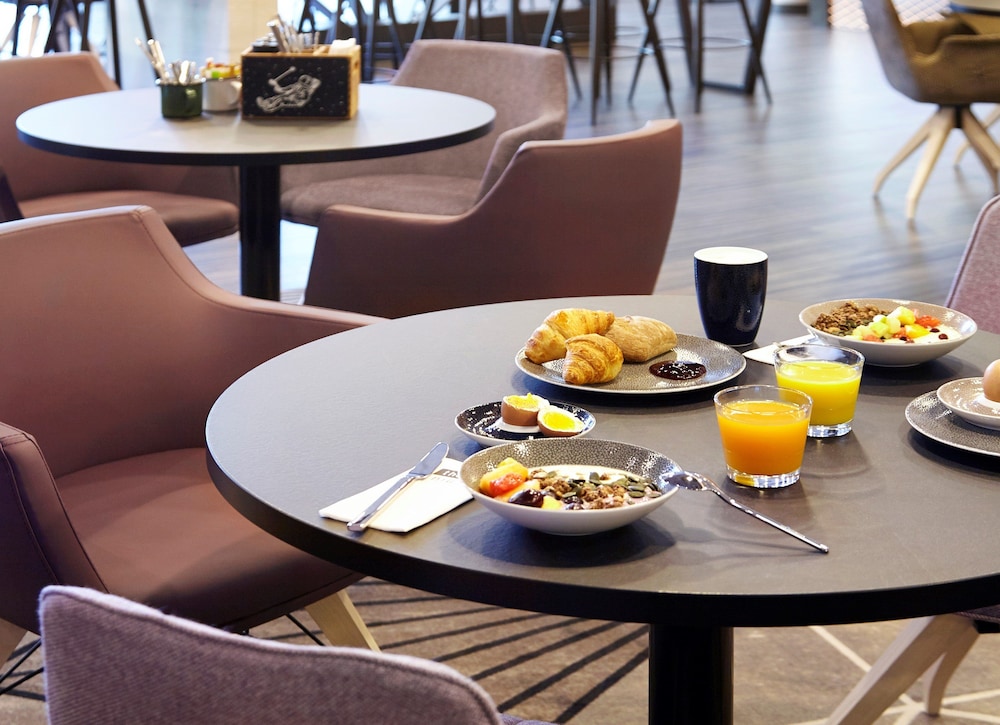 Holiday Inn - the niu, Air Frankfurt Messe by IHG 40/50