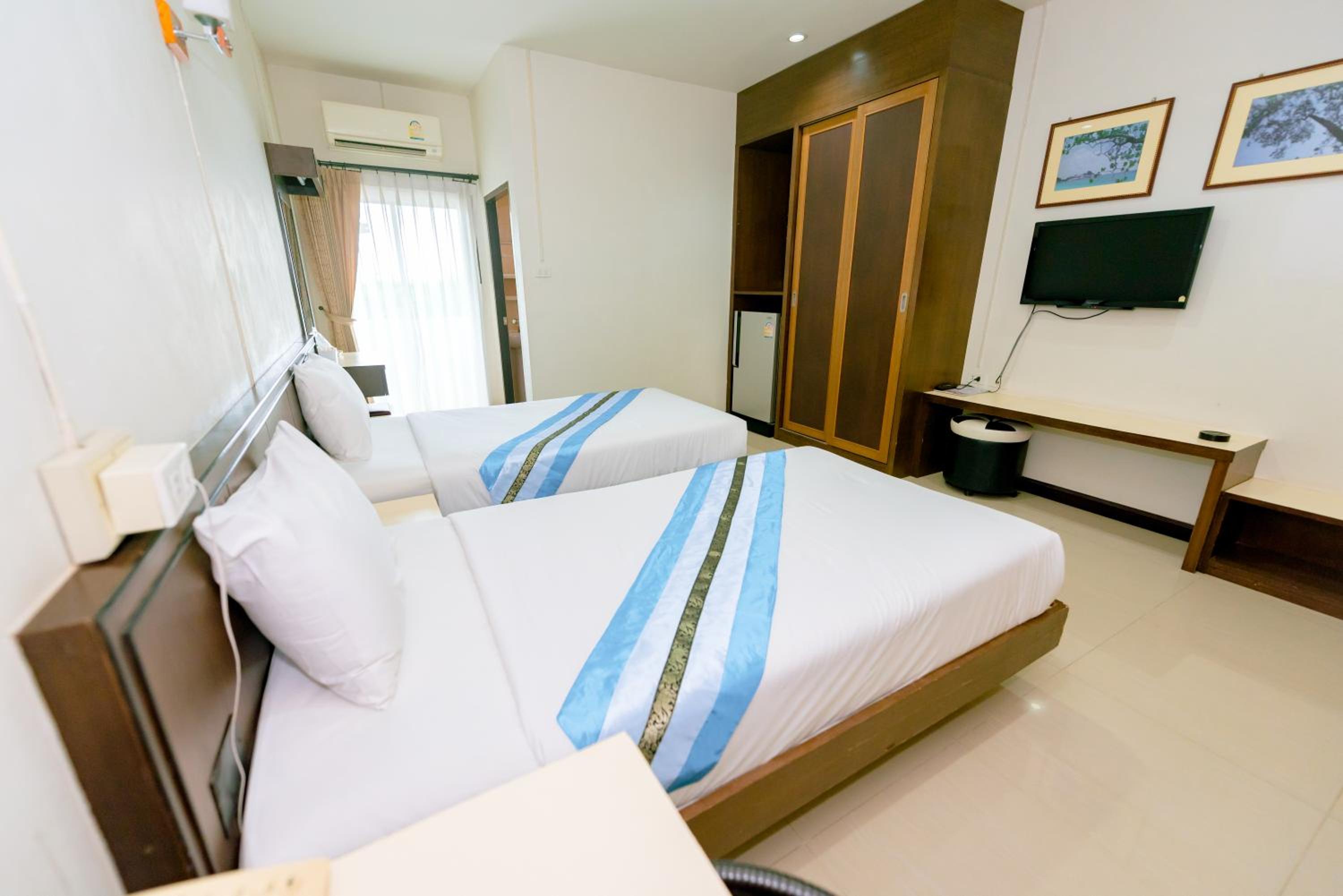 BANDER HOTEL 23/50