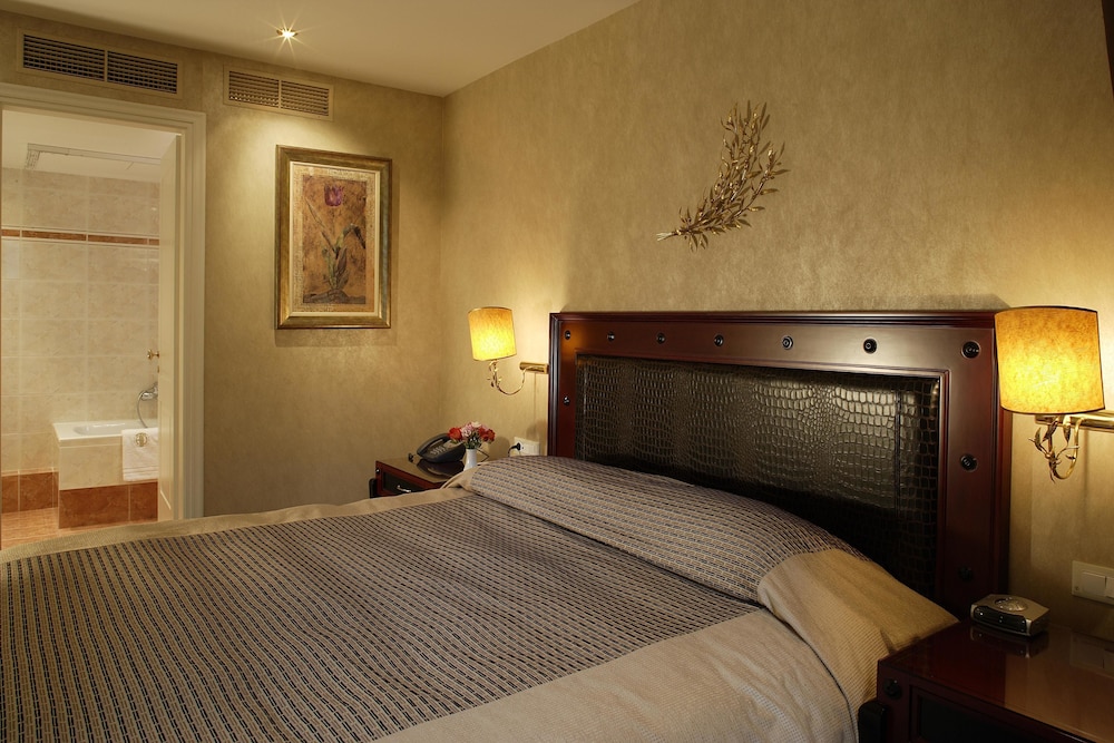 DELUXE, SUITE