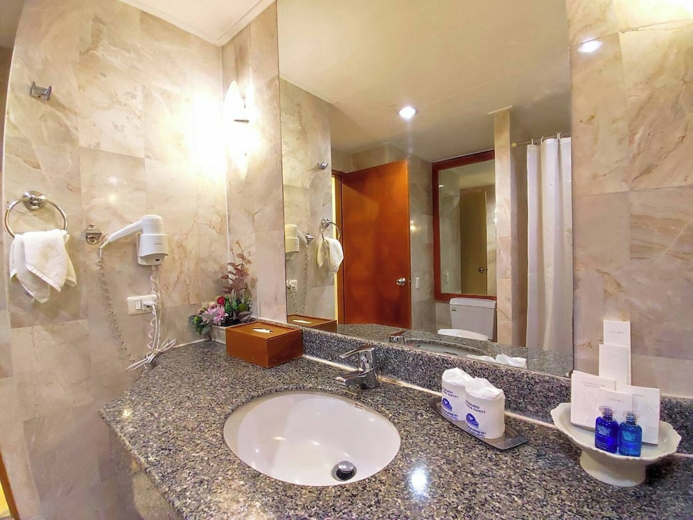 Diamond Plaza Hotel Suratthani 50/50