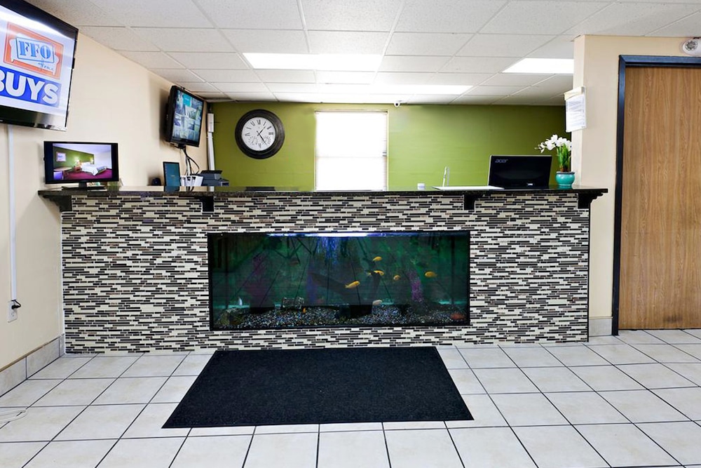 Days Inn by Wyndham Park City Kansas 4/28