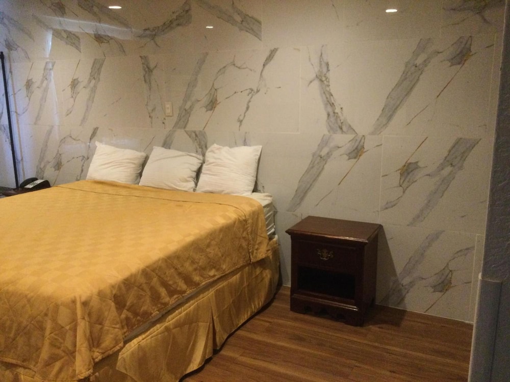 Americas Express Inn 6/22