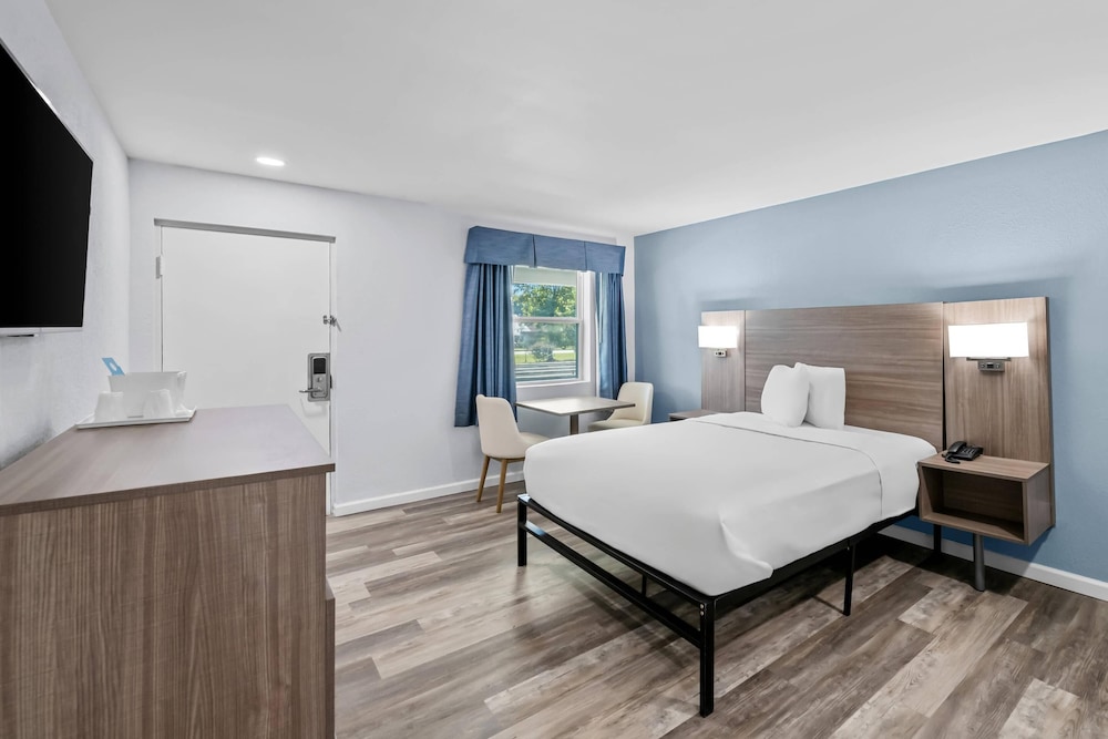Birchwood Suites 24/50