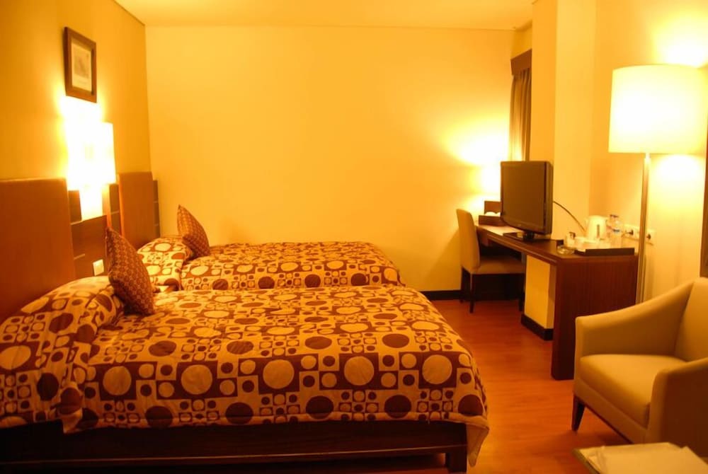 ROYAL JELITA HOTEL 20/45