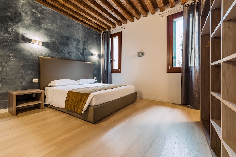 Charming Palace Corte Del Teatro 8/30