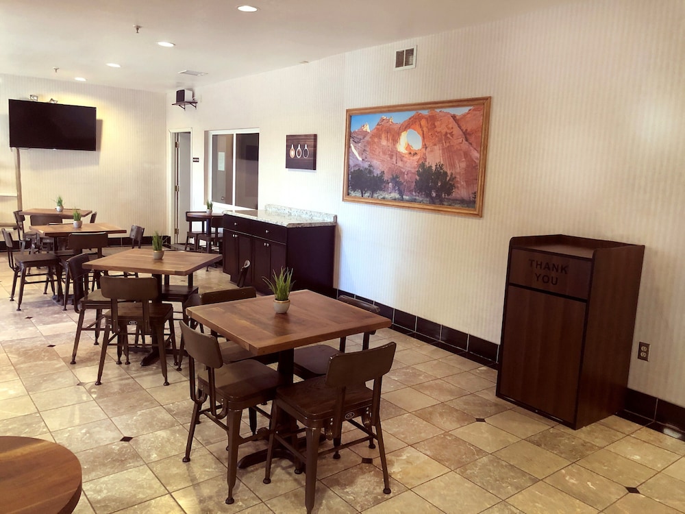 Navajoland Inn 20/27