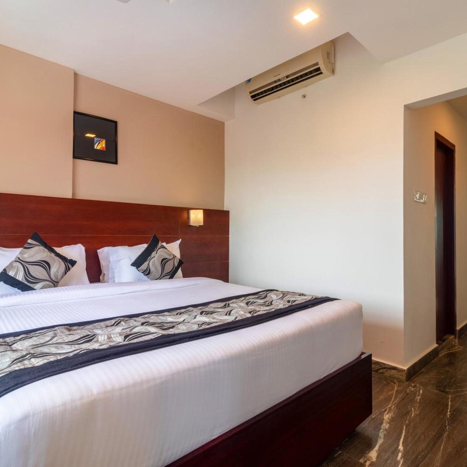Zip By Spree Hotels Mangala Towers 11/48