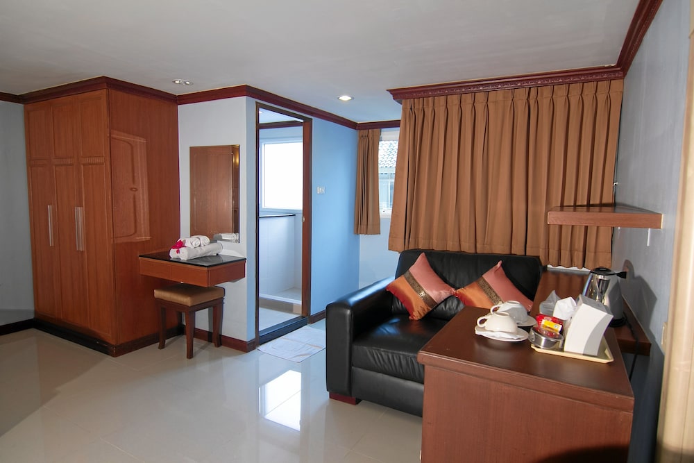 Sky Suites 28/35