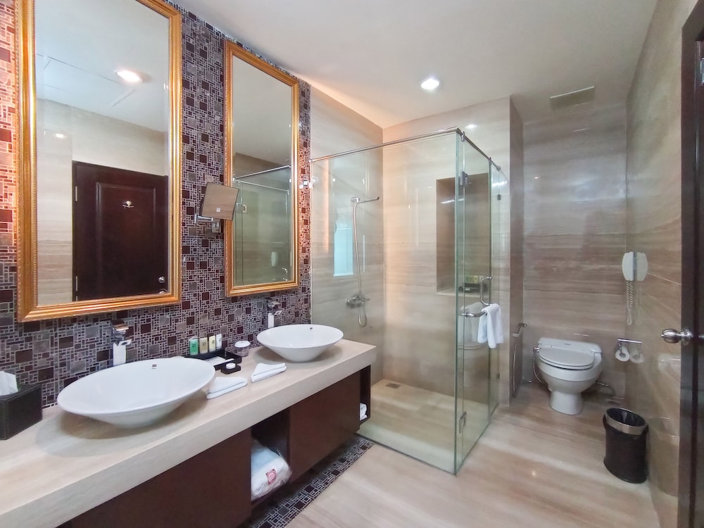 Swiss-Belhotel Ambon 8/69