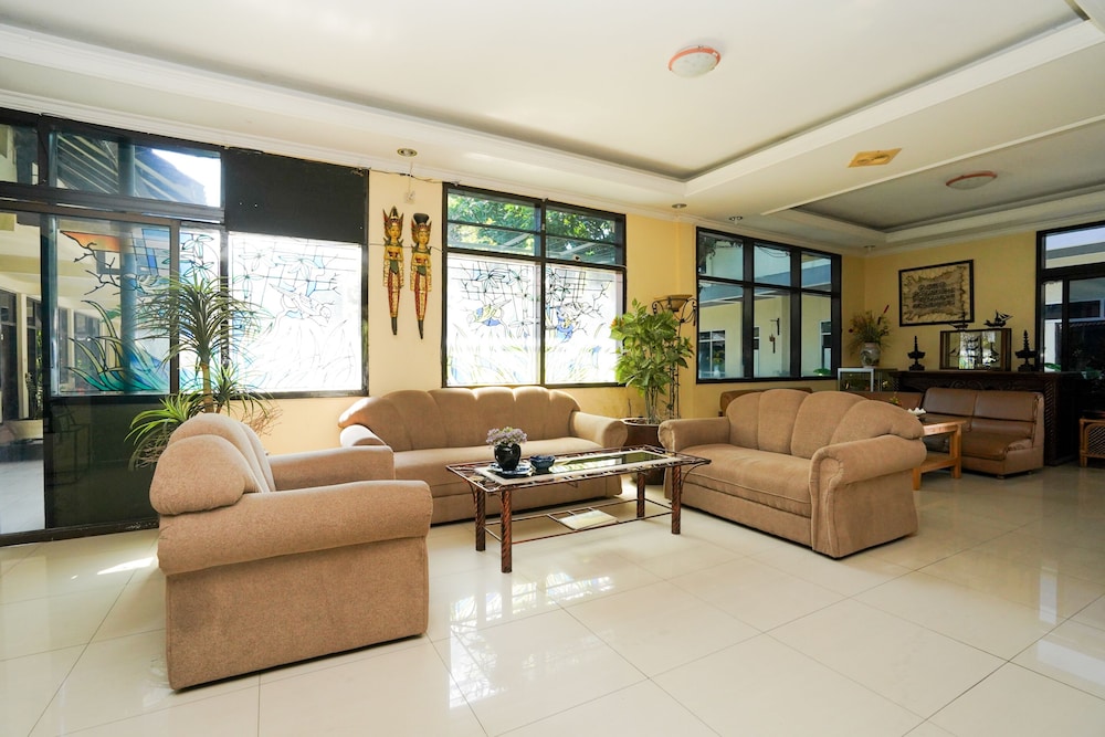 OYO 1652 Hotel Tampiarto 25/35