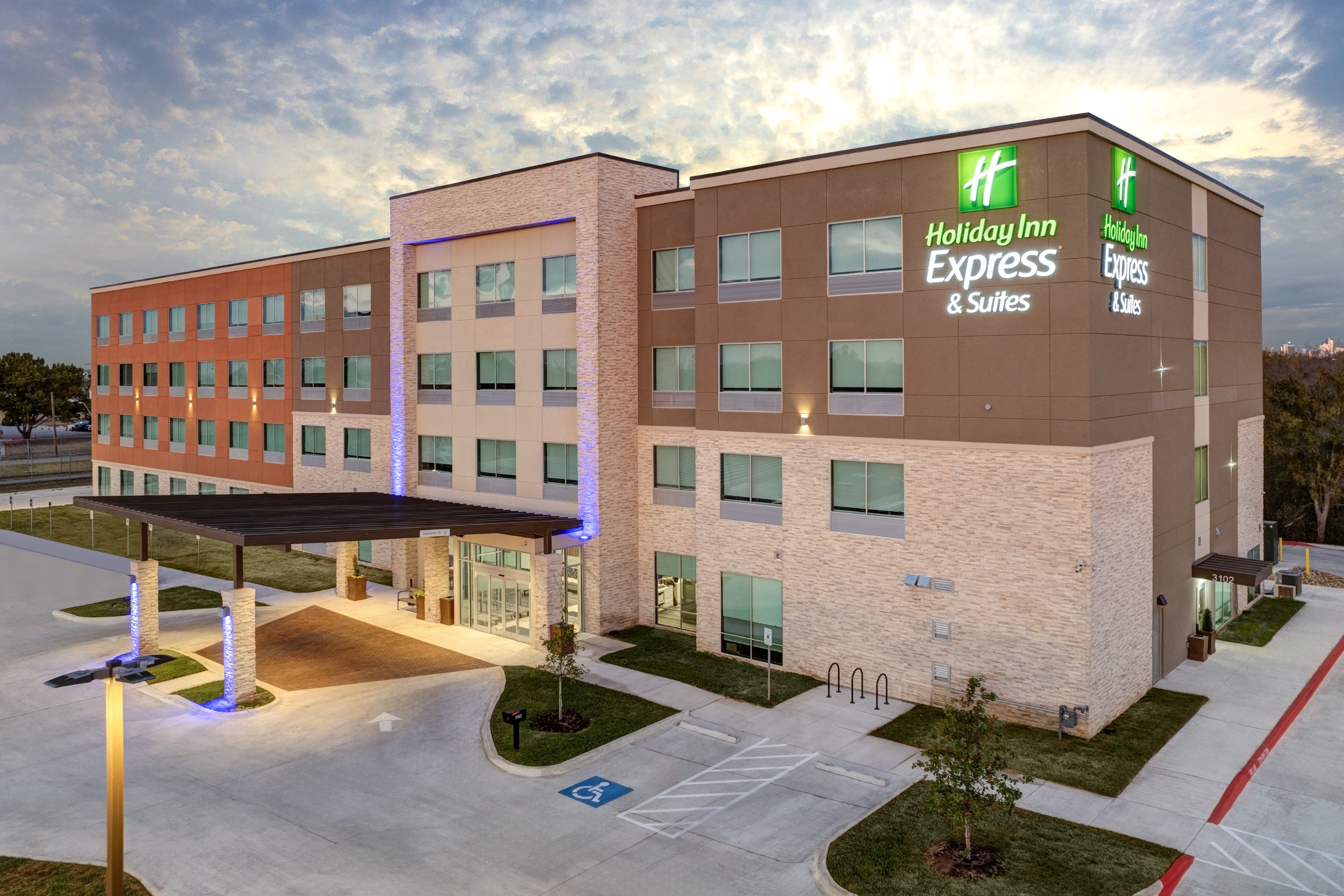Holiday Inn Express & Suites Austin Airport East 6/44