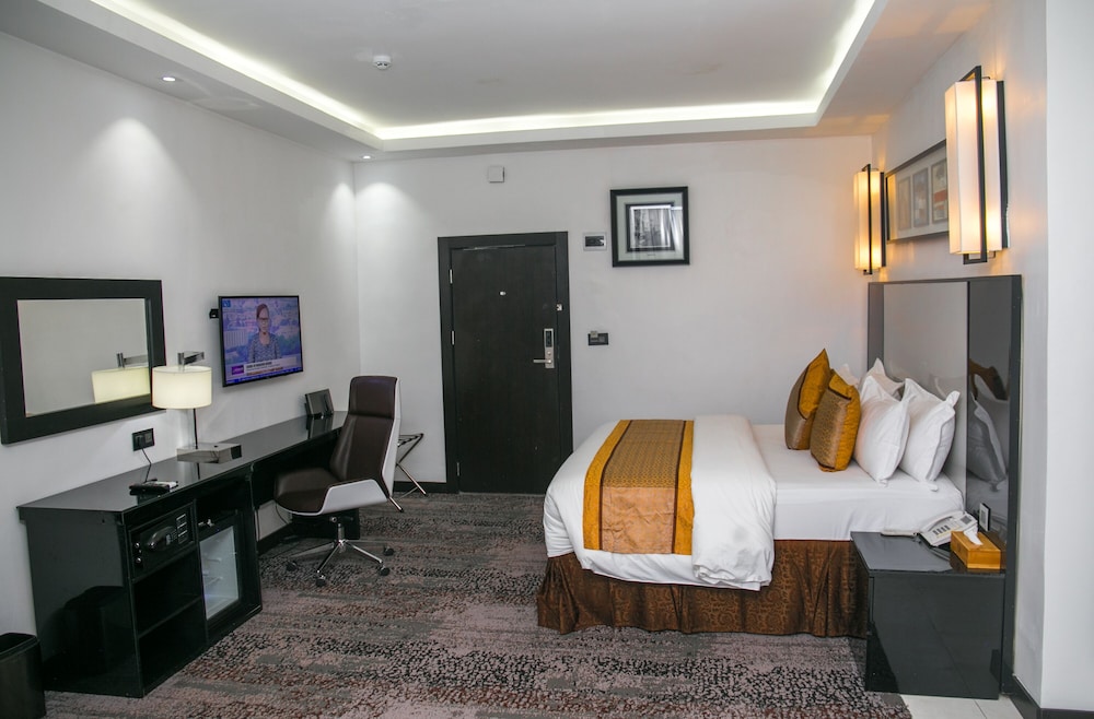 Green Point Hotel 10/50