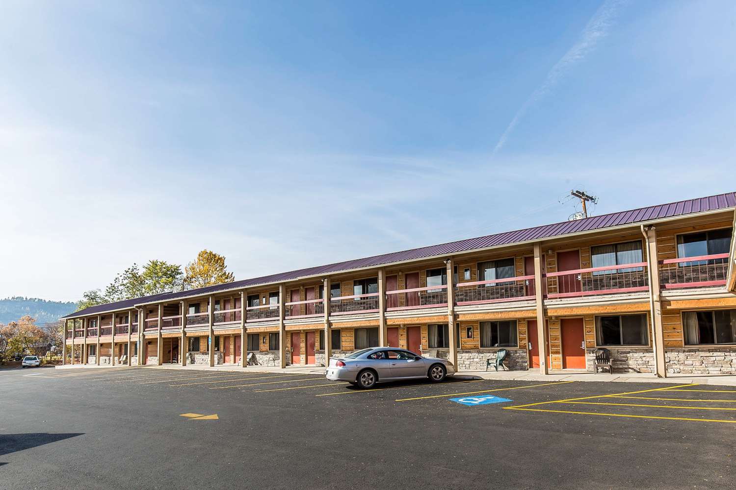 Econo Lodge Inn & Suites Kalispell - Glacier National Park Gateway 1/2