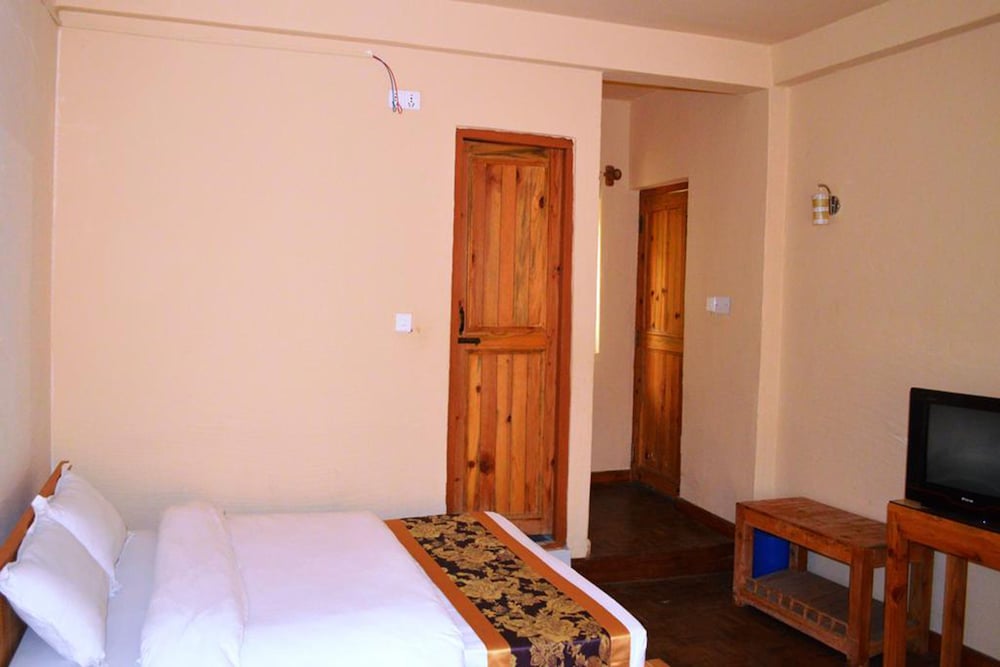 Chitwan Paradise Hotel 7/37