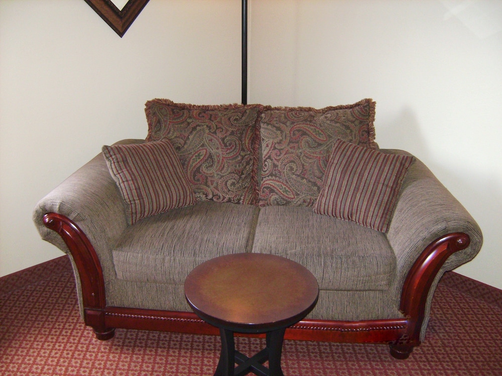 All American Inn and Suites 33/46