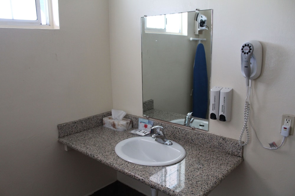 Riverside Inn & Suites Santa Cruz 47/56