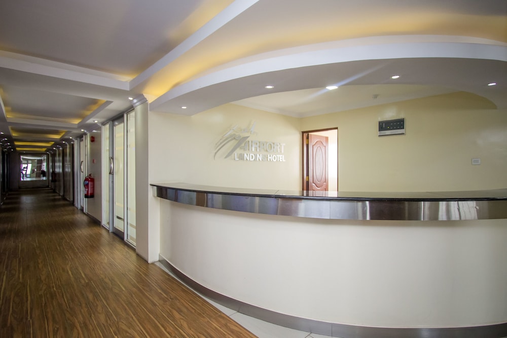 Airport Landing Hotel 4/48