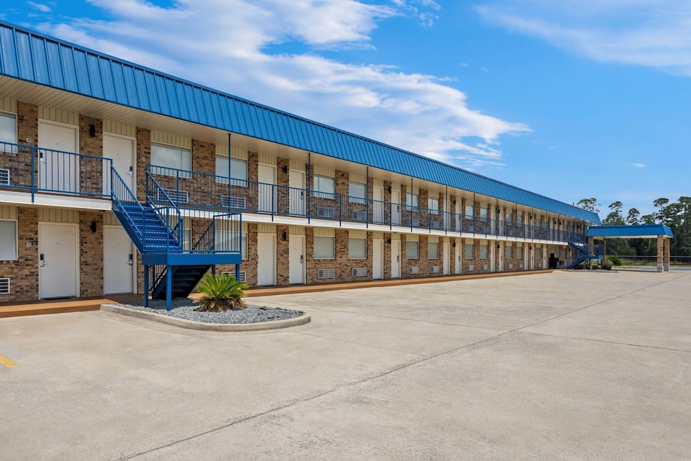 Rodeway Inn Baxley, GA 67/86
