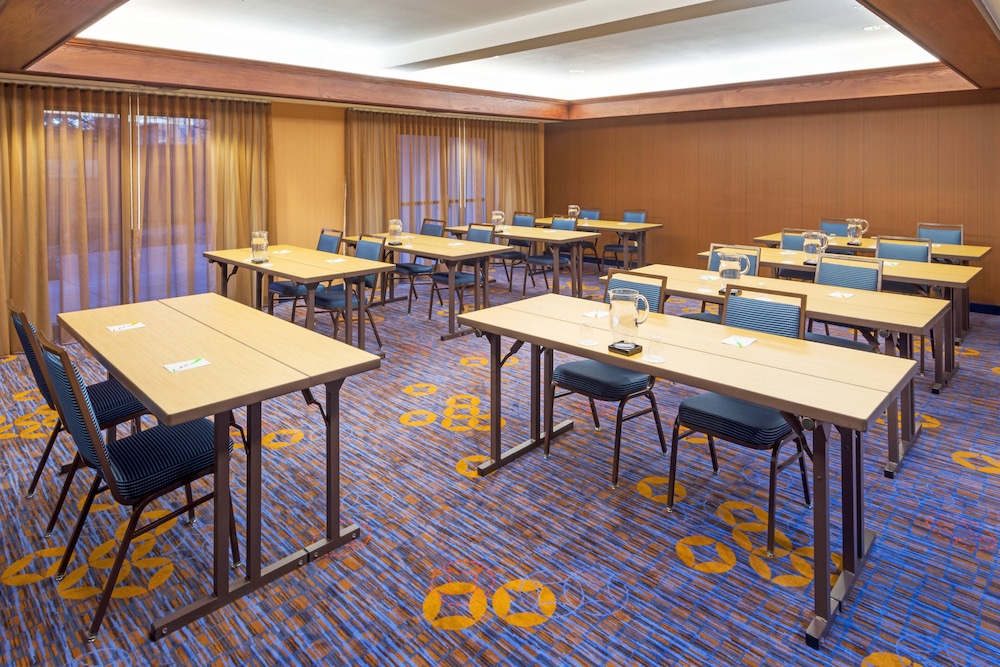 Courtyard by Marriott Denver Southwest-Lakewood 20/21