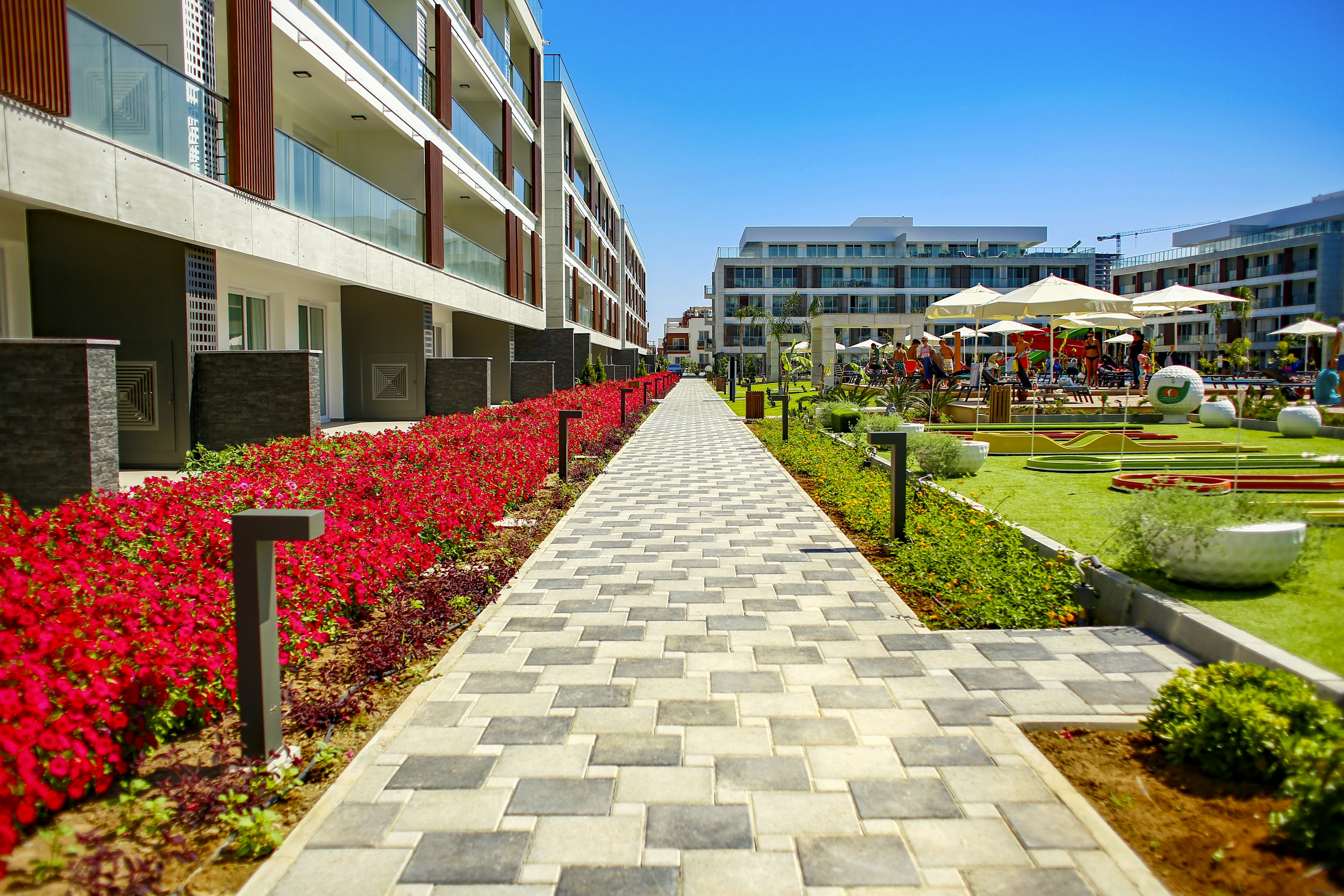 Courtyard Long Beach 45/50