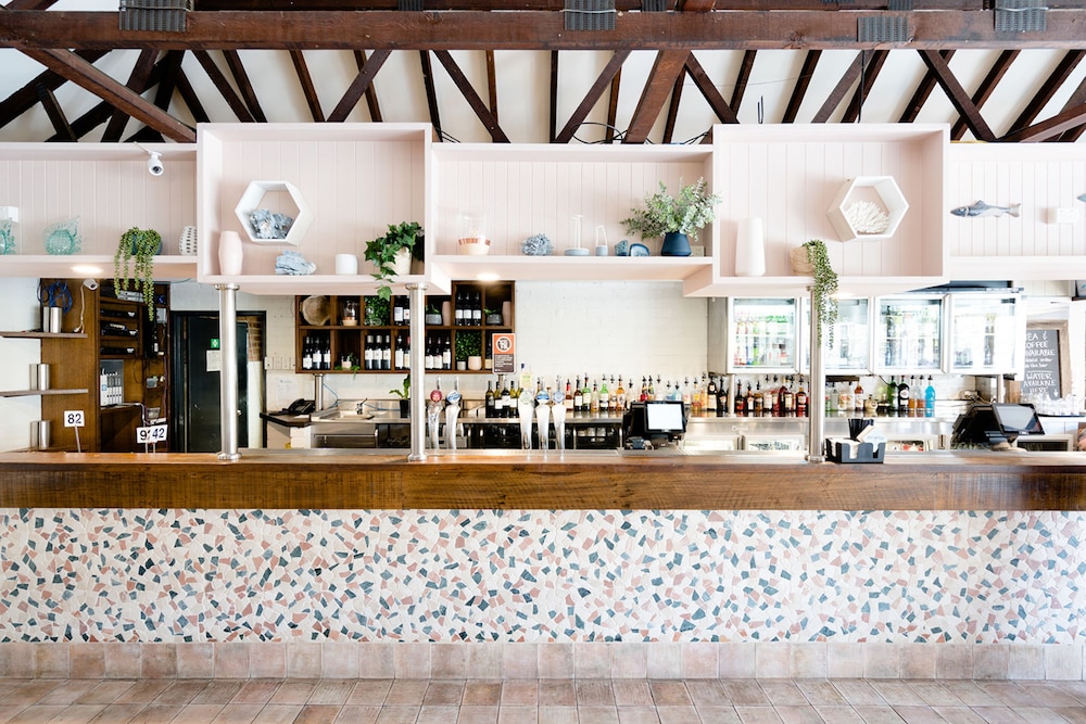 Avoca Beach Hotel 34/45